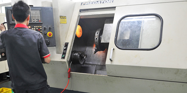 <strong>CNC lathe</strong>