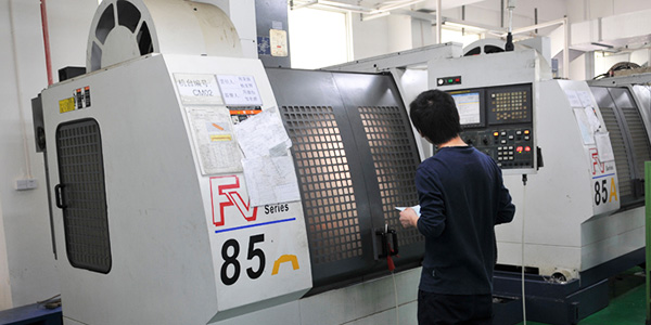 <strong>CNC machining center</strong>